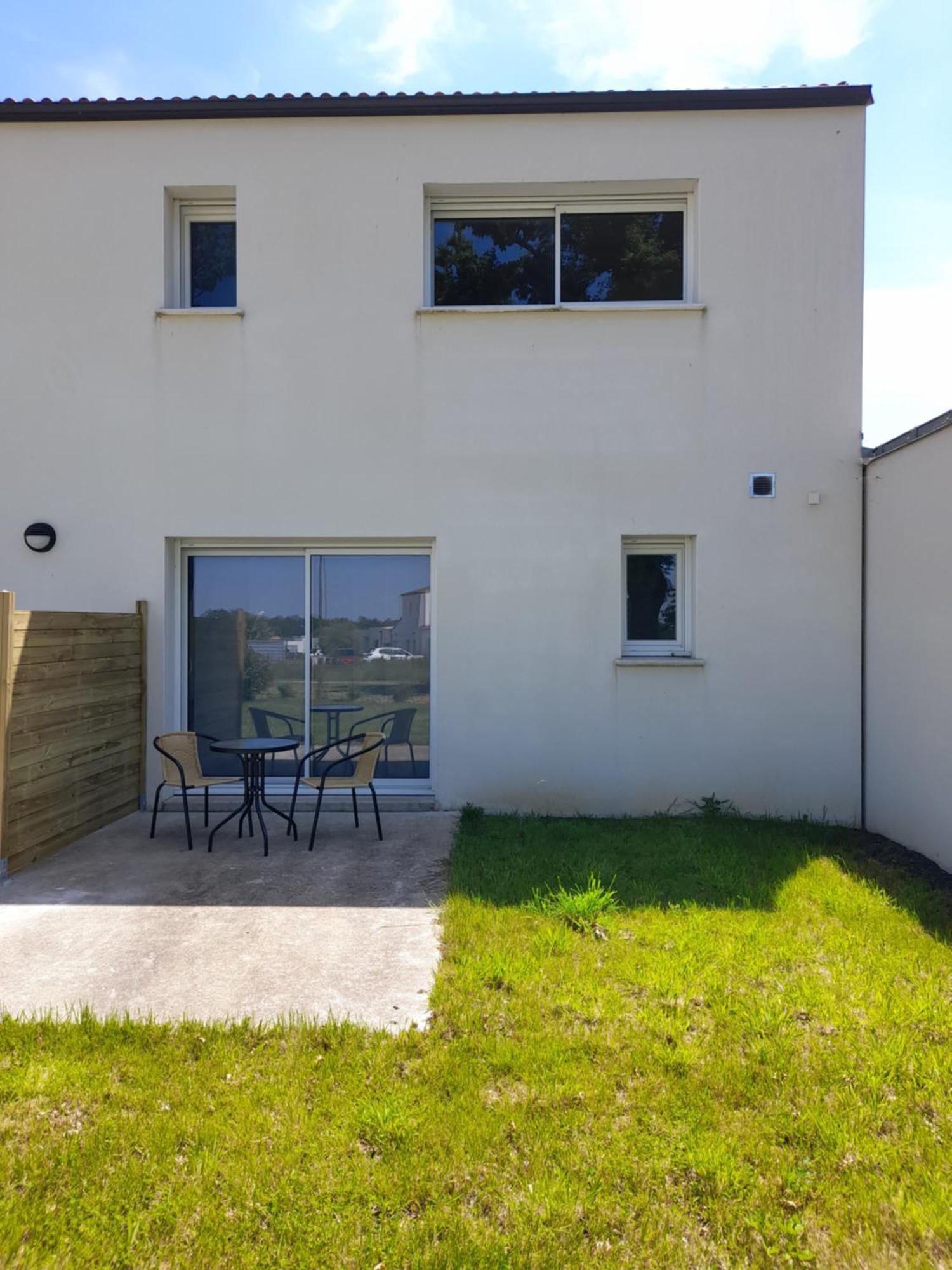 Studio Lumineux Avec Terrasse La Roche-sur-Yon Bagian luar foto