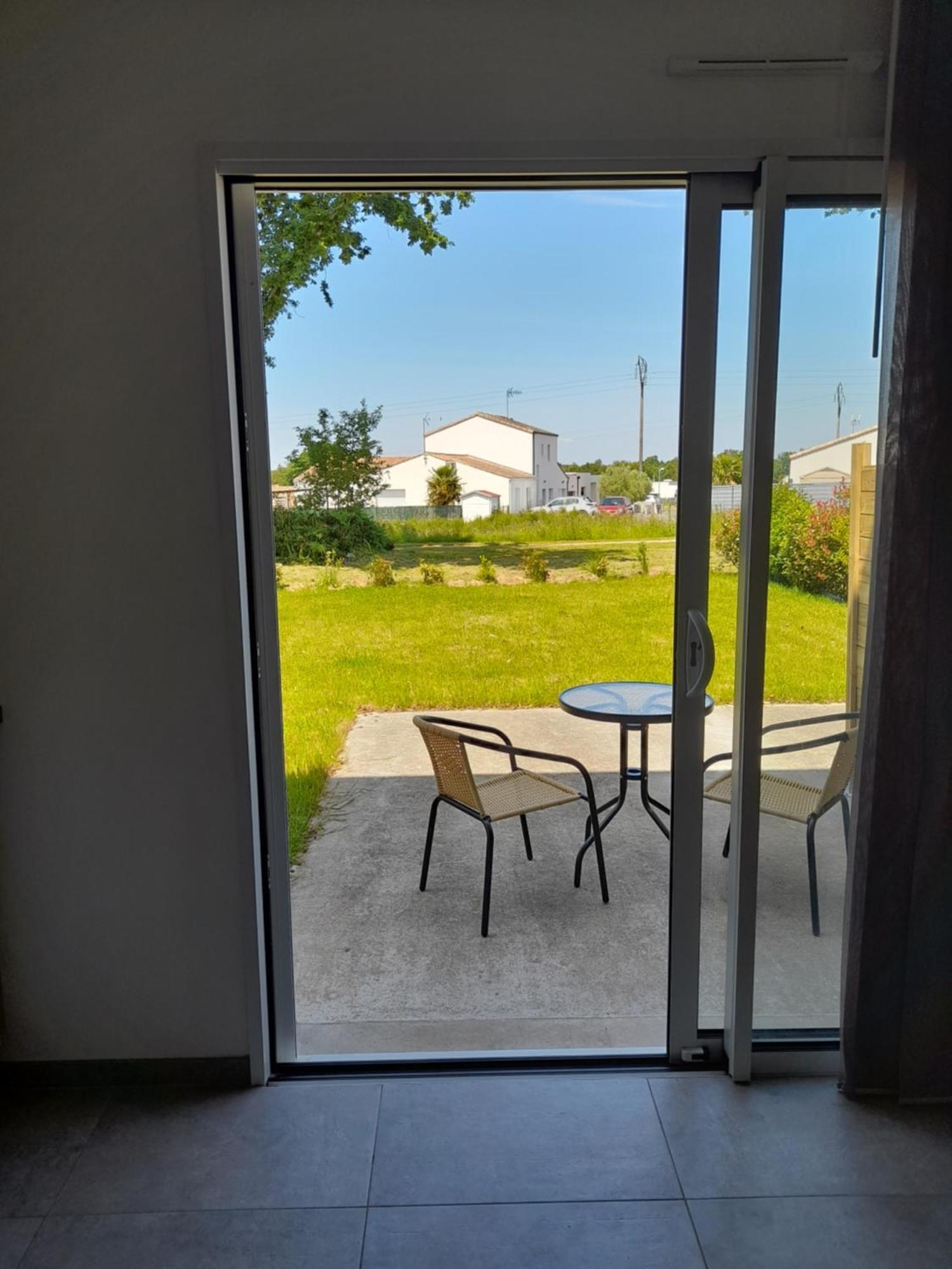 Studio Lumineux Avec Terrasse La Roche-sur-Yon Bagian luar foto