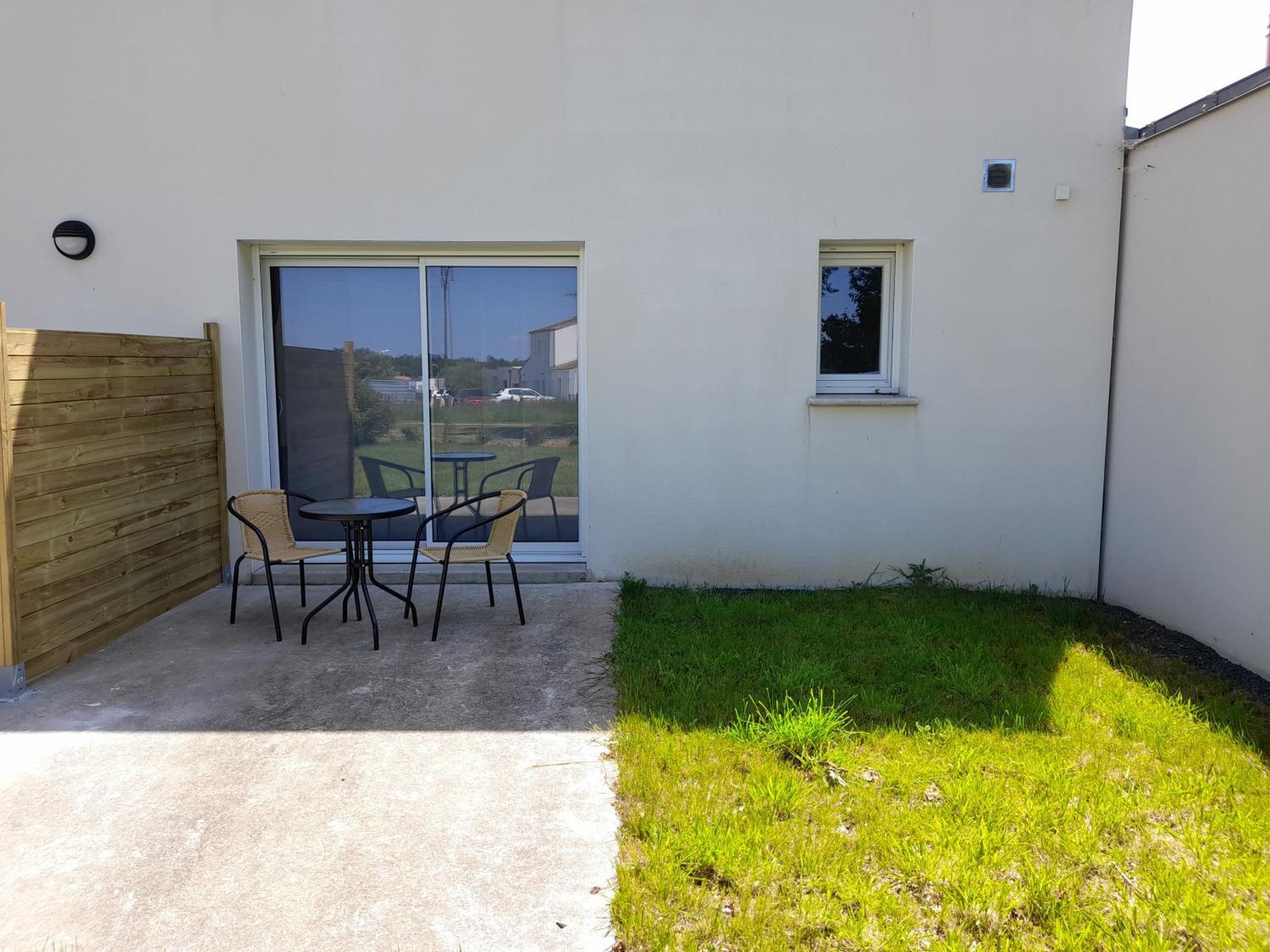 Studio Lumineux Avec Terrasse La Roche-sur-Yon Bagian luar foto
