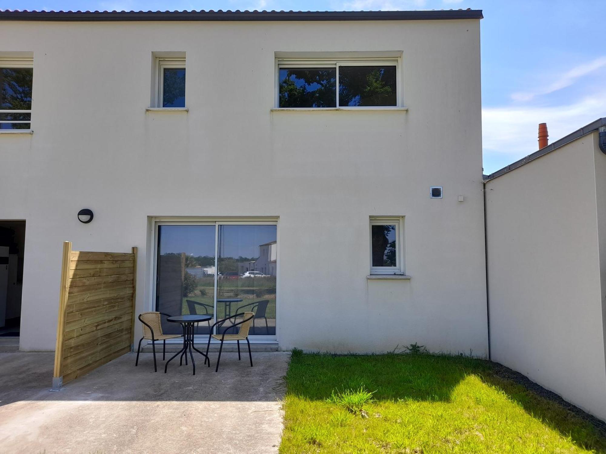 Studio Lumineux Avec Terrasse La Roche-sur-Yon Bagian luar foto